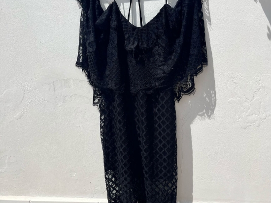 Vestido Preto de Renda Curto